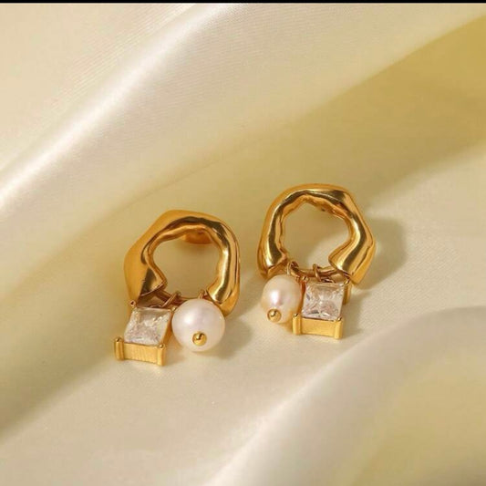 Darla Gold -White Pearl Earrings